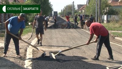 МАРАФОН: Дороги ремонтують самі і за свої гроші жителі Великої Доброні на Ужгородщині