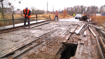 У селі Барашівка на Житомирщині розпочали будівництво нового мосту через річку Лісова У селі Барашівка на Житомирщині розпочали будівництво нового мосту через річку Лісова