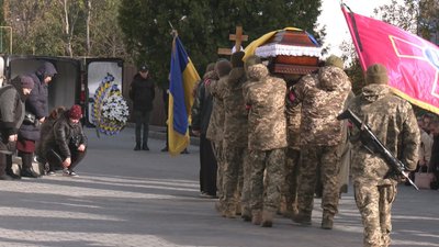У Хмельницькому попрощалися із трьома полеглими військовослужбовцями