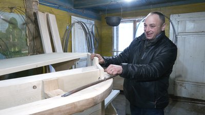 Олег Пилип’юк 15 років майструє гуцульські сани Олег Пилип’юк 15 років майструє гуцульські сани