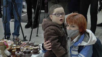 Учасниця Альона Гольда із п’ятирічним сином Вовою. Учасниця Альона Гольда із п’ятирічним сином Вовою.