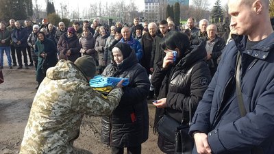 мати бійця мати бійця
