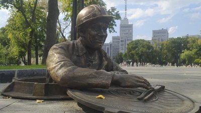 У Харкові встановили пам'ятник слюсарю до 140-річчя міського водопроводу