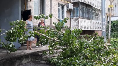 Негода наробила шкоди. Найбільше дісталося Корабельному району Миколаєва Негода наробила шкоди. Найбільше дісталося Корабельному району Миколаєва