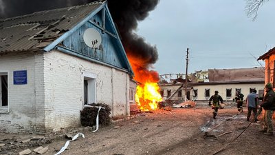 Наслідки удару по території лікарні у Золочеві, 15 березня 2024 року Наслідки удару по території лікарні у Золочеві, 15 березня 2024 року
