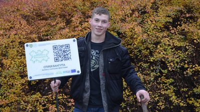 У Житомирі встановили ще 15 табличок з QR-кодами для вивчення деревних рослин зон відпочинку У Житомирі встановили ще 15 табличок з QR-кодами для вивчення деревних рослин зон відпочинку