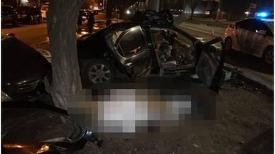 В Одесі сталася смертельна ДТП. Загиблих вилучали рятувальники В Одесі сталася смертельна ДТП. Загиблих вилучали рятувальники