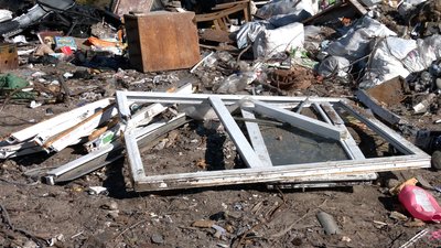 Куди везуть сміття із розбомблених будинків у Чернігові, та як будівельному сміттю дають “друге життя” Куди везуть сміття із розбомблених будинків у Чернігові, та як будівельному сміттю дають “друге життя”