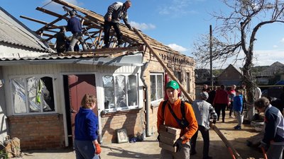 Кропивничани ліквідовують наслідки буревію та підраховують збитки Кропивничани ліквідовують наслідки буревію та підраховують збитки