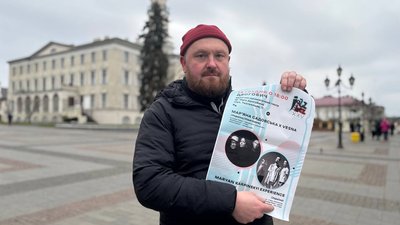 Організатор "Jazz Bez" у Дрогобичі Олександр Максимов показує програму