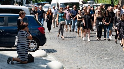 В Ужгороді попрощалися із полеглим на війні Олександром Вашашем В Ужгороді попрощалися із полеглим на війні Олександром Вашашем
