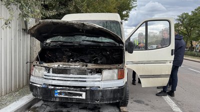 Пошкоджене авто пожежа