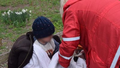 Пожежа в квартирі. У Миколаєві надзвичайники врятували дідуся з онуком Пожежа в квартирі. У Миколаєві надзвичайники врятували дідуся з онуком