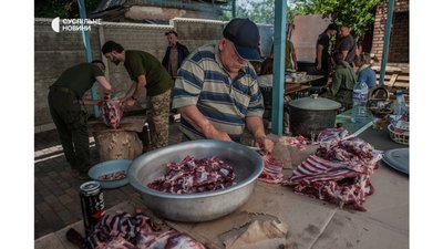 Курбан байрам в останній неокупованій мечеті на Донбасі Курбан байрам в останній неокупованій мечеті на Донбасі