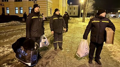 переселенці, евакуаційний потяг, бердичів, покровськ, звягель переселенці, евакуаційний потяг, бердичів, покровськ, звягель