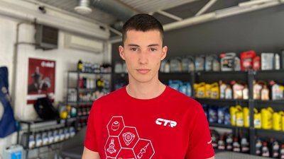 Переселенці з Херсонщини відкрили автокомплекс у Кривому Розі Переселенці з Херсонщини відкрили автокомплекс у Кривому Розі