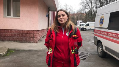 Фельдшер з Тернополя рятує життя бійців на передовій Фельдшер з Тернополя рятує життя бійців на передовій