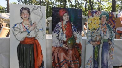 У рамках мистецького пленеру художники напишуть 30 портретів вінничан