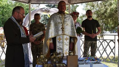 Весілля на передовій: на Донеччині одружилися дві пари військових з волинської бригади Весілля на передовій: на Донеччині одружилися дві пари військових з волинської бригади