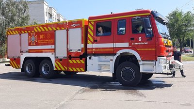 Автопарк рятувальників Луганщини поповнився дев’ятьма спецавтівками Автопарк рятувальників Луганщини поповнився дев’ятьма спецавтівками