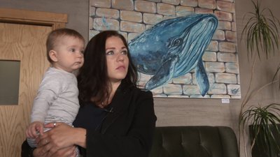 "Мистецтво – моя зброя". Художниця із Франківська виставила на аукціон картину, щоб допомогти ЗСУ