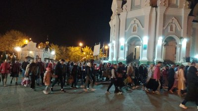 У православних церквах Харкова розпочалося нічне Великоднє богослужіння У православних церквах Харкова розпочалося нічне Великоднє богослужіння