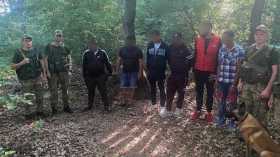 На Закарпатті затримали групу чоловіків, яких підозрюють у спробі незаконного перетину кордону зі Словаччиною