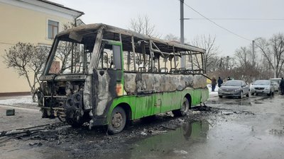 У Харкові на зупинці згорів автобус: люди не травмувались У Харкові на зупинці згорів автобус: люди не травмувались