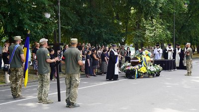В Ужгороді попрощалися із полеглим захисником Олександром Карповим