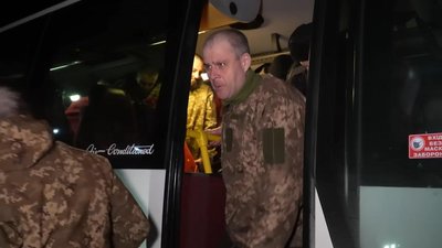 Повернення Олександра з російського полону, 3 січня 2024. Фото: скріншот з відео про обмін з полоненими. Повернення Олександра з російського полону, 3 січня 2024. Фото: скріншот з відео про обмін з полоненими.
