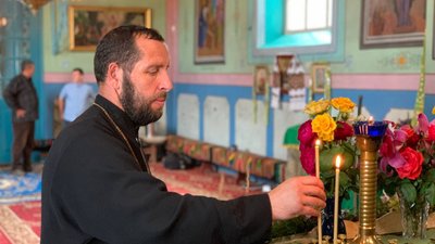 Моляться за Україну та допомагають ЗСУ: у селі на Тернопільщині люди перейшли до ПЦУ Моляться за Україну та допомагають ЗСУ: у селі на Тернопільщині люди перейшли до ПЦУ