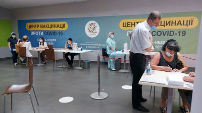 Відсьогодні у черкаських Центрах вакцинації щепитимуть вакциною Moderna Відсьогодні у черкаських Центрах вакцинації щепитимуть вакциною Moderna