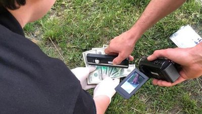 Кропивницького митника підозрюють у вимаганні хабарів від підприємців за експорт пиломатеріалів до ЄС Кропивницького митника підозрюють у вимаганні хабарів від підприємців за експорт пиломатеріалів до ЄС