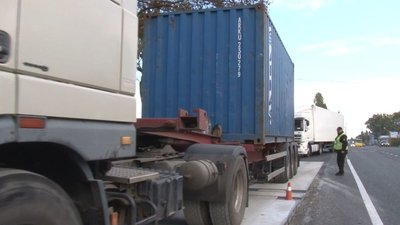 Цілодобовий контроль: на Черкащині встановили майданчики зважування автомобілів Цілодобовий контроль: на Черкащині встановили майданчики зважування автомобілів