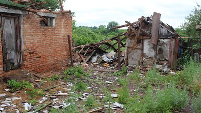 Життя за 5 кілометрів від кордону: як військові РФ обстрілюють мешканців Старих Вирків на Сумщині Життя за 5 кілометрів від кордону: як військові РФ обстрілюють мешканців Старих Вирків на Сумщині