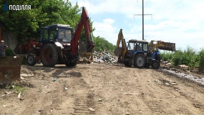 Начальник ЖЕК Валентин Стрільчук пообіцяв усе впорядкувати. Фото: Суспільне Начальник ЖЕК Валентин Стрільчук пообіцяв усе впорядкувати. Фото: Суспільне