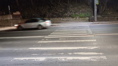 За даними поліції, жінка переходила дорогу на пішохідному переході За даними поліції, жінка переходила дорогу на пішохідному переході