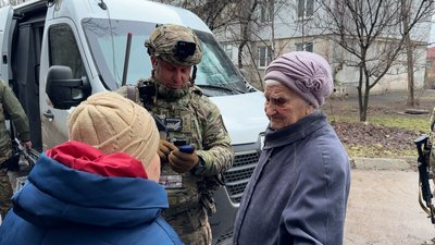Евакуація людей у місті Дружківка на Донеччині