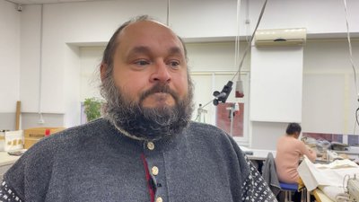 У Прилуках волонтери роздають флікери школярам У Прилуках волонтери роздають флікери школярам
