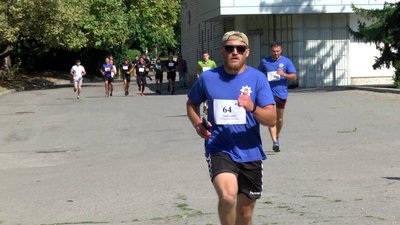 У Херсоні відбувся забіг пам'яті "Шаную воїнів, біжу за героїв України"