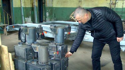 Волонтери з Вінниччини виготовили для оборонців 400 буржуйок Волонтери з Вінниччини виготовили для оборонців 400 буржуйок
