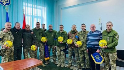 Володар "Золотого м'яча" Ігор Бєланов зустрівся з одеськими військовими Володар "Золотого м'яча" Ігор Бєланов зустрівся з одеськими військовими