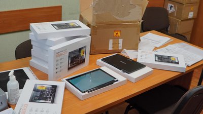 Учні Бучанської громади отримали планшети від німецького міста-побратима