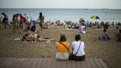 "Літо теж належить нам": в Іспанії закликають жінок не комплексувати через зовнішність