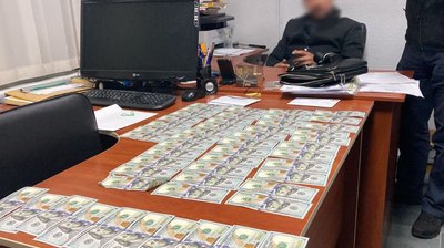 "Вимагав кошти за закриття кримінального провадження". Поліціянта з Сумщини та адвоката затримали за хабар