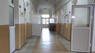 Призовник, який випав з вікна, перебуває у лікарні Призовник, який випав з вікна, перебуває у лікарні