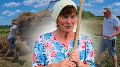 Заготівля сіна, косять сіно, традиції Волині, село Залаззя, Галина Василюк