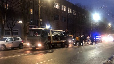 У Житомирі в ДТП потрапили чотири автівки – одного з водіїв госпіталізували