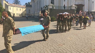 У Луцьку провели в останню путь військовослужбовця Богдана Федосенка У Луцьку провели в останню путь військовослужбовця Богдана Федосенка