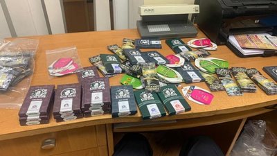 Українець через "Ягодин" хотів ввезти насіння коноплі на понад мільйон гривень Українець через "Ягодин" хотів ввезти насіння коноплі на понад мільйон гривень